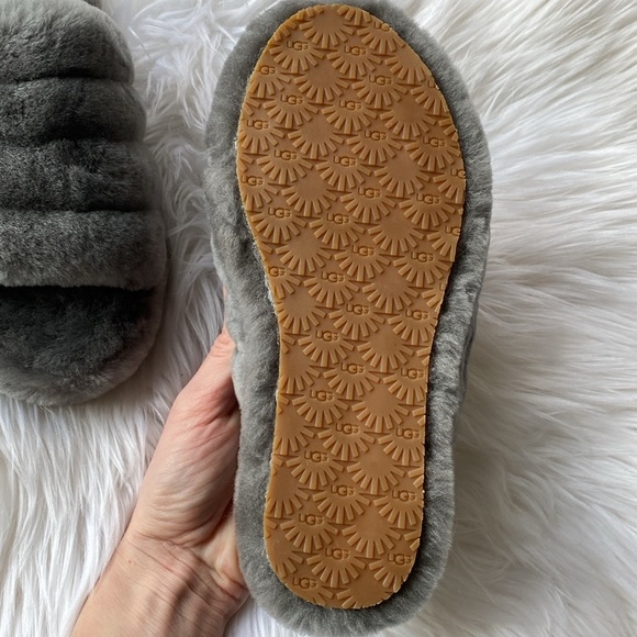 ❄️UGG Fluff Yeah Slide charcoal Kid Sizes 3 & 4 - Picture 7 of 11